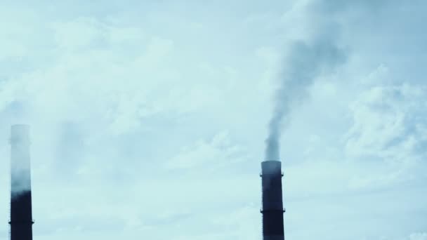Дым из труб на закате — стоковое видео
