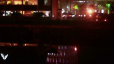 Su içinde gökdelenler yansıma