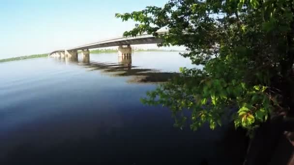 Brücke über den Dnipro — Stockvideo