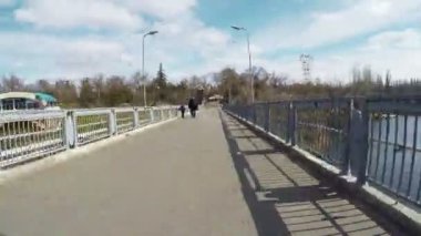 river Park üzerinde köprü