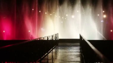 Çeşme gece dans