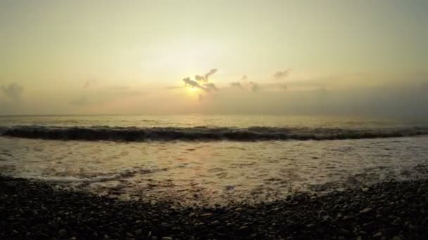 Море вечірній захід сонця — стокове відео