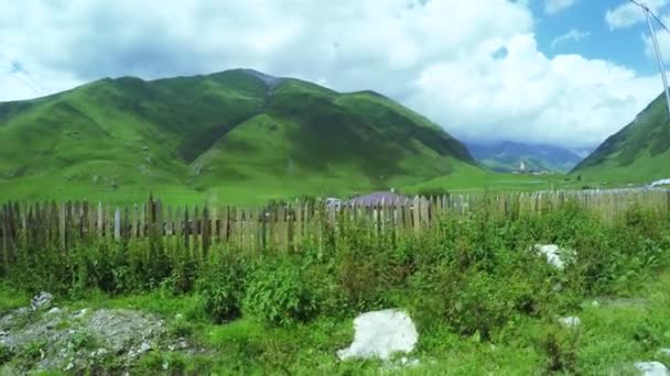 Zaun in den Bergen — Stockvideo