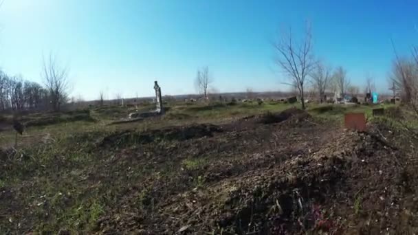 Primavera do cemitério abandonado — Vídeo de Stock