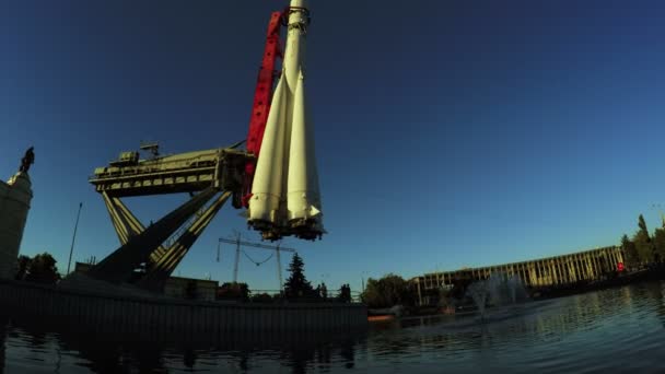 Modellera raket Vostok på Vdnh — Stockvideo