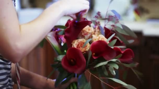 Vytvoření dekorativní kytice — Stock video