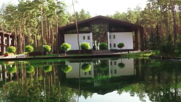 Lagoa na área de recreação — Vídeo de Stock