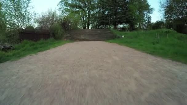 Escaleras en el parque — Vídeos de Stock