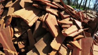 Kırık fayans niteliğine