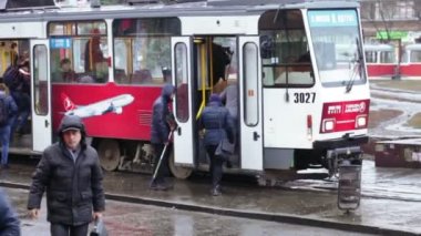 Tramvay insanların dikim