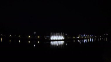 Çeşme gece dans