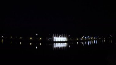 Çeşme gece dans