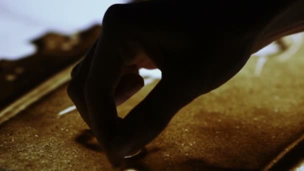 Adam, kum animasyon boyalı — Stok video