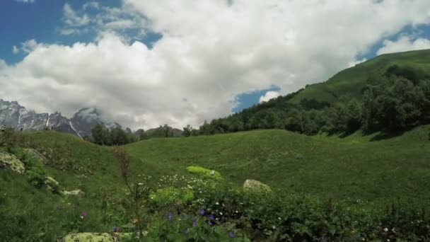 Blick auf Berggipfel Berge svaneti — Stockvideo