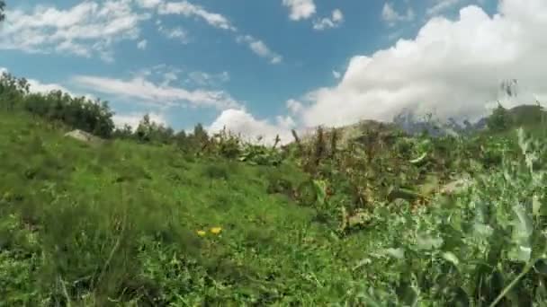 Vista de los picos de montaña montañas Svaneti — Vídeo de stock