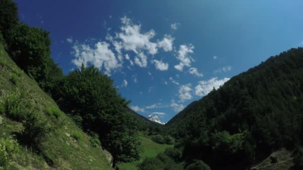 Hegyi csúcsok hegyek Svaneti megtekintése — Stock videók