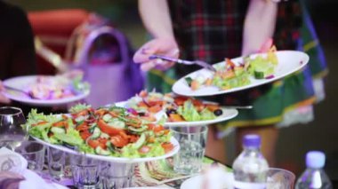 Unutulmamalı masaya servis