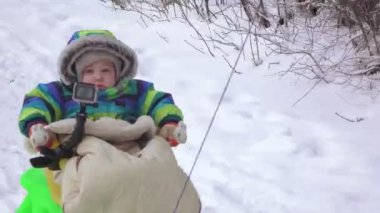 Baba ve çocuk karda