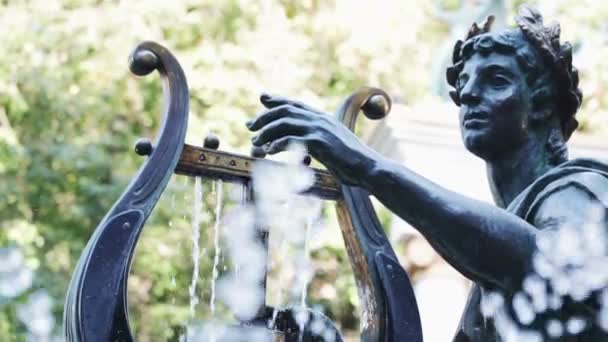 Fontaine en forme de harpe — Video