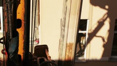 İnşaatta kazık makinesi