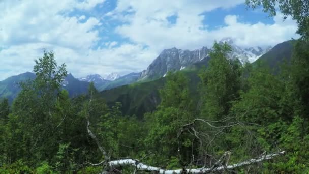 Pohled na horské vrcholy hor Svaneti — Stock video