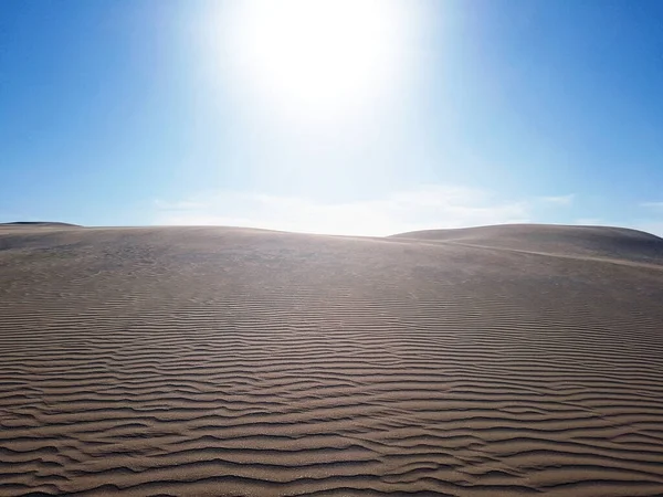 Hermosas Dunas Arena Del Desierto Con Cielo Azul Fondo Del —  Fotos de Stock