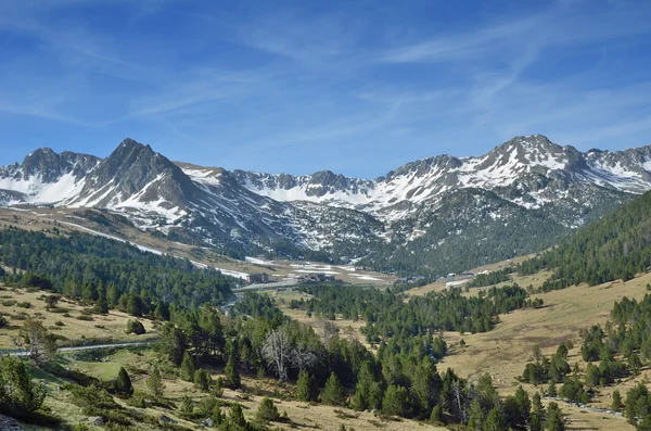 Vista de primavera de la montaña Andorra — Foto de Stock