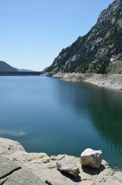 Estany de Cavallers in the Spanish Pyrenees — Stock Photo, Image
