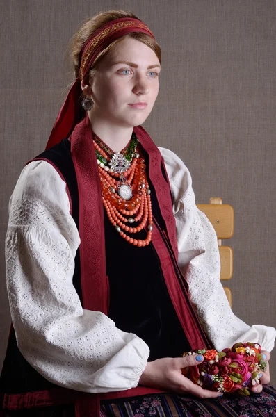 Ukrajinská dívka v kroj — Stock fotografie