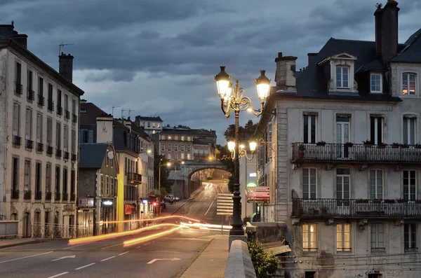 ポーのフランスの街の夜の街並み — ストック写真