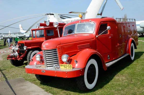 Vintage apoyo bombero automóvil —  Fotos de Stock