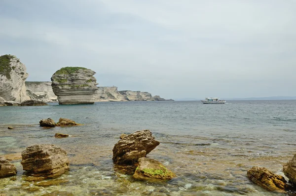 Wybrzeże morza w pobliżu miejscowości Bonifacio — Zdjęcie stockowe