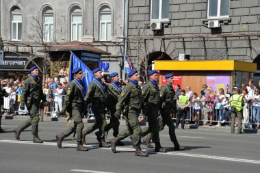 Kyiv, Ukrayna - 24 Ağustos 2018: Khreshchatyk Caddesi 'nde Bağımsızlık Günü Geçidi