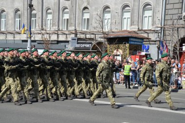 Kyiv, Ukrayna - 24 Ağustos 2018: Khreshchatyk Caddesi 'nde Bağımsızlık Günü Geçidi
