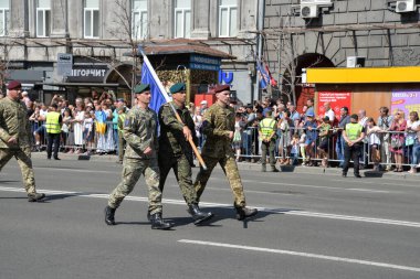 Kyiv, Ukrayna - 24 Ağustos 2018: Khreshchatyk Caddesi 'nde Bağımsızlık Günü Geçidi