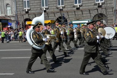 Kyiv, Ukrayna - 24 Ağustos 2018: Khreshchatyk Caddesi 'nde Bağımsızlık Günü Geçidi