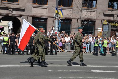Kyiv, Ukrayna - 24 Ağustos 2018: Khreshchatyk Caddesi 'nde Bağımsızlık Günü Geçidi
