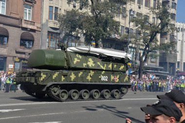 Kyiv, Ukrayna - 24 Ağustos 2018: Khreshchatyk Caddesi 'nde Bağımsızlık Günü Geçidi