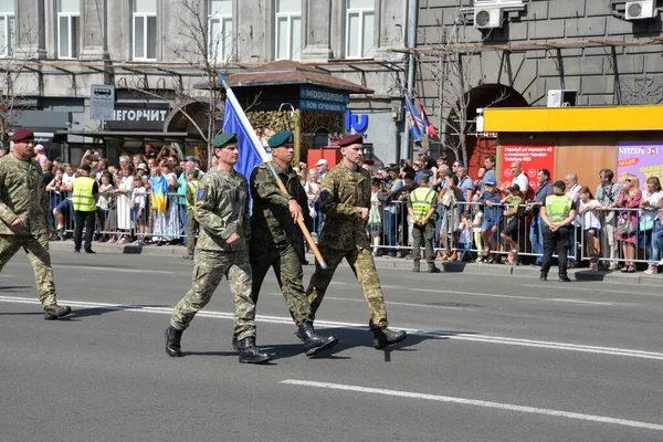 Kyiv, Ukrayna - 24 Ağustos 2018: Khreshchatyk Caddesi 'nde Bağımsızlık Günü Geçidi