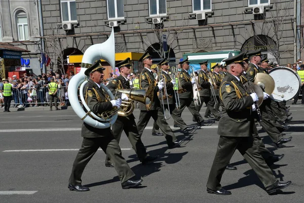 Kyiv, Ukrayna - 24 Ağustos 2018: Khreshchatyk Caddesi 'nde Bağımsızlık Günü Geçidi