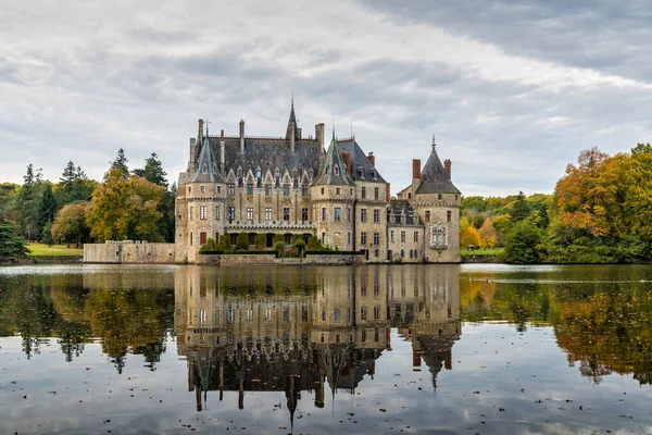 Chateau Domaine Bretesche Missillac França Lago Parque Verde Nuvens Céu Fotos De Bancos De Imagens