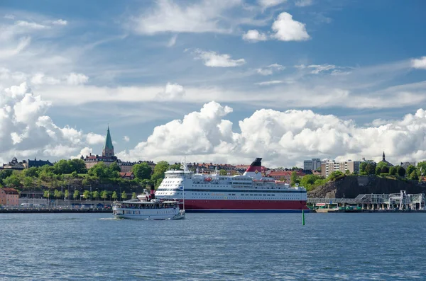 Groot Passagiersschip Haven Djurgarden Stockholm Zweden Zomerdag Blauwe Hemel — Stockfoto