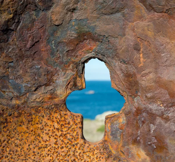 Red Rusty Iron Surface Background Crosslike Hole Reduit Beniguet Houat — Stock Photo, Image