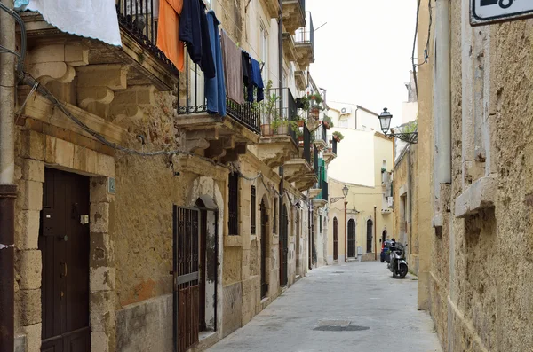 Typical street in the ancient Syracuse — Stock Photo, Image