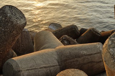 Sicilya dalgakıran büyük beton yapılar