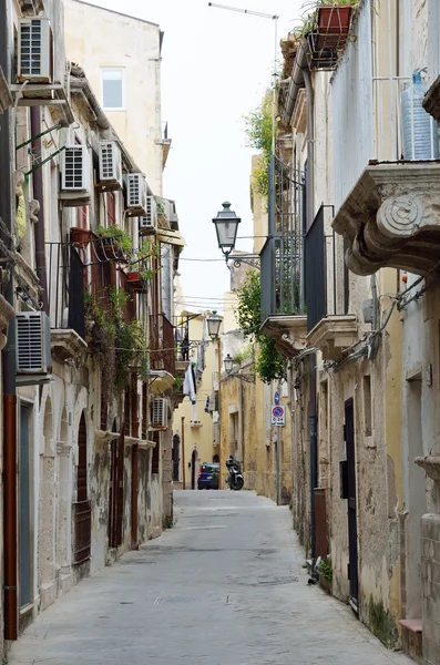 Typical street in the ancient Syracuse — Stock Photo, Image