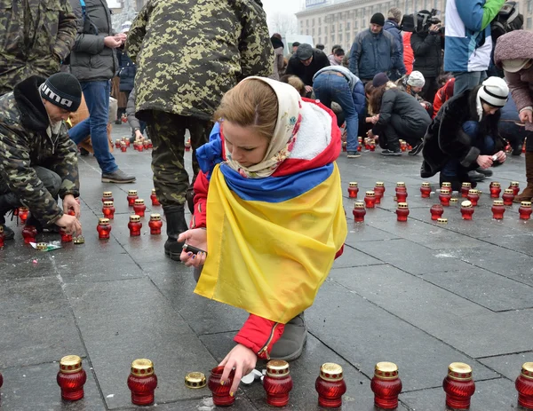 Ukrainska Maidan fylld med memorial ljus — Stockfoto