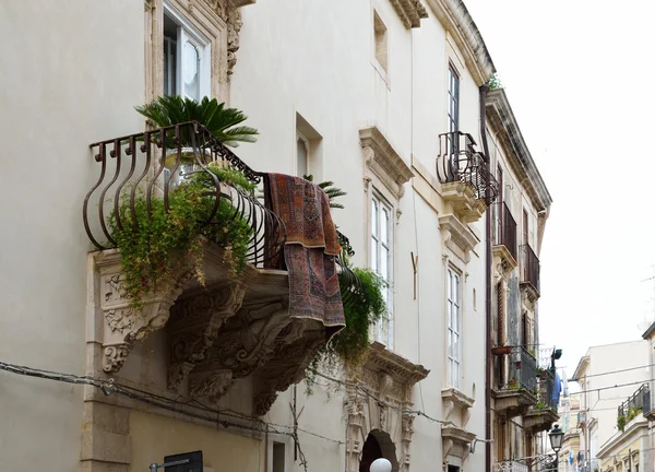 Typical house in the ancient Syracuse — Stock Photo, Image