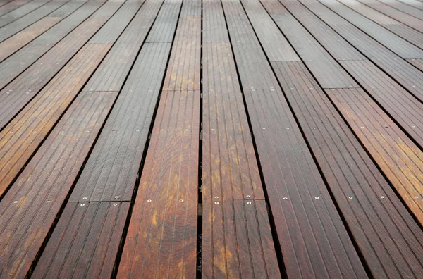 Close-up van de natte houten vloer — Stockfoto