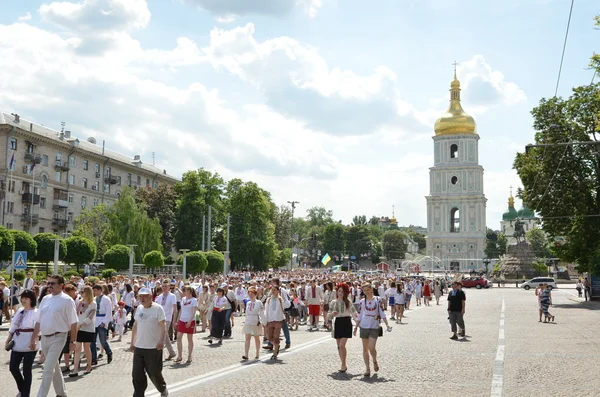 Megamarca de bordados en la capital ucraniana Kiev — Foto de Stock